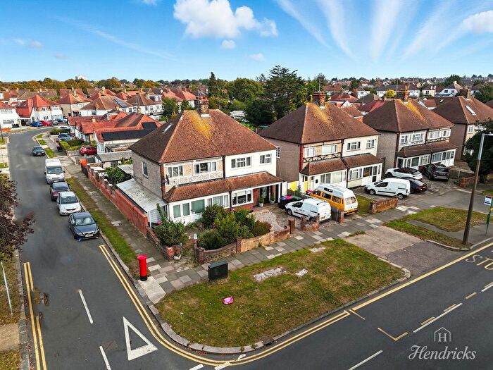 3 Bedroom Semi-detached House For Sale In Bournemouth Park Road, Southend-On-Sea, SS2