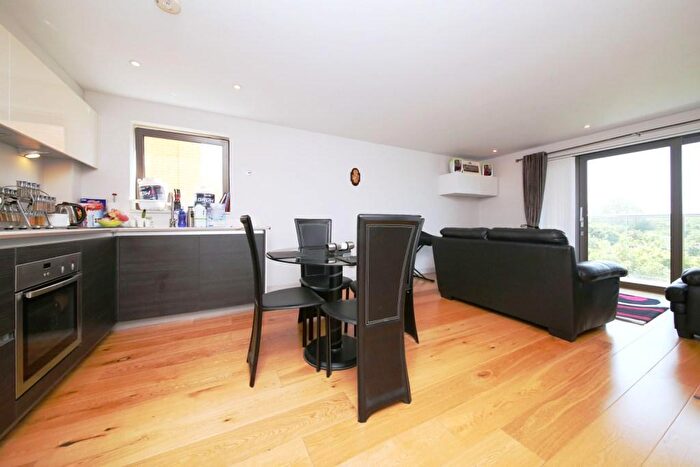 2 Bedroom Apartment To Rent In Granville Road, London, NW2