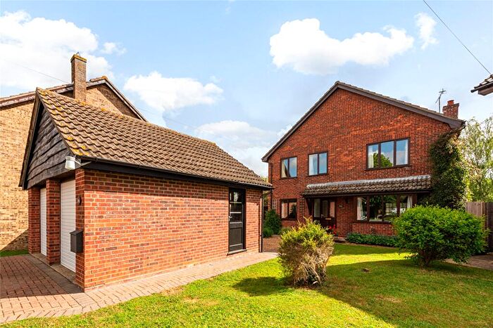 4 Bedroom Detached House For Sale In Luton Road, Wilstead, Bedfordshire, MK45