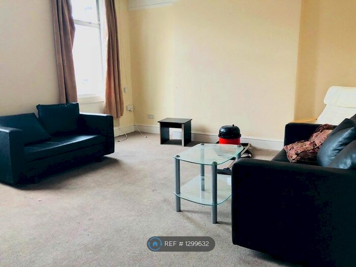 4 Bedroom Maisonette To Rent In Clapham Road, London SW9