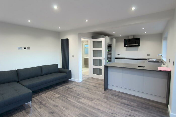 2 Bedroom Apartment To Rent In Hackthorn Road, Woodseats, S8