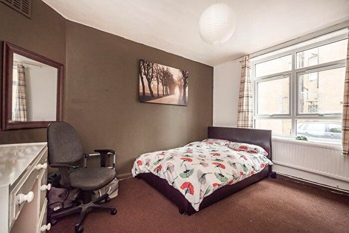 3 Bedroom Flat To Rent In Wyfold Road, Fulham, London, SW6