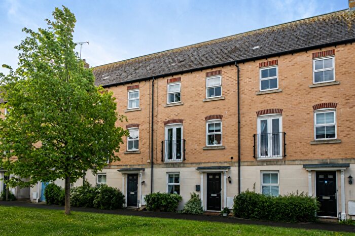 4 Bedroom Town House For Sale In Elmhurst Way, Carterton, Oxfordshire, OX18