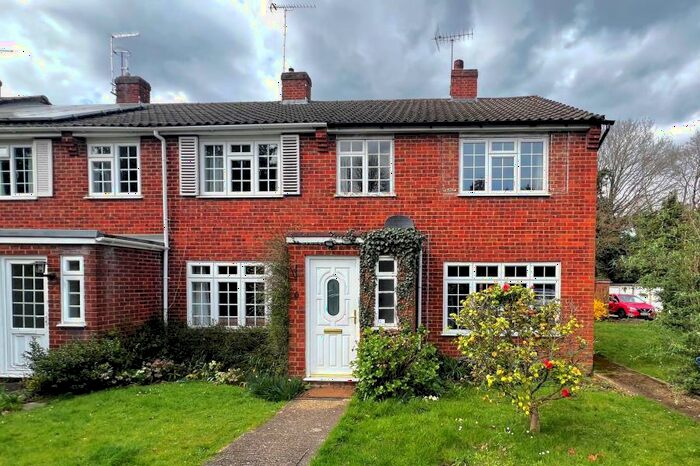 3 Bedroom Semi-Detached House To Rent In Woking, GU22
