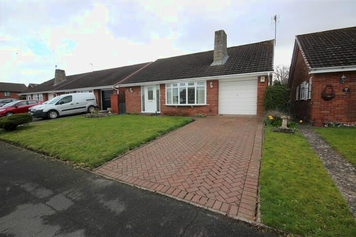 2 Bedroom Detached Bungalow To Rent In Maywood Close, Kingswinford, West Midlands, DY6