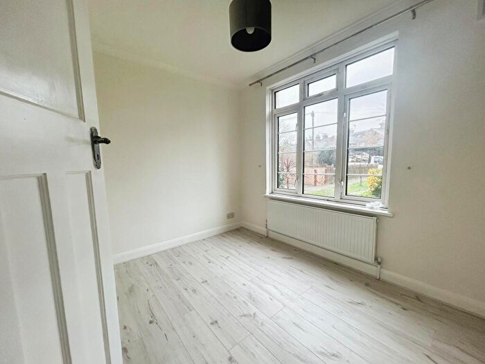 2 Bedroom Apartment To Rent In Highfield Gardens, PO22