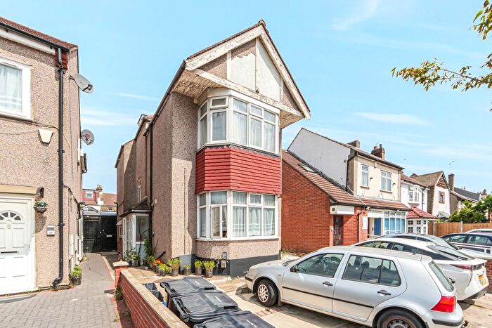 1 Bedroom Flat For Sale In Green Lane, Ilford, IG3