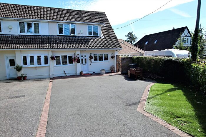 3 Bedroom Semi-Detached Bungalow For Sale In Doddinghurst Road, Doddinghurst, CM15