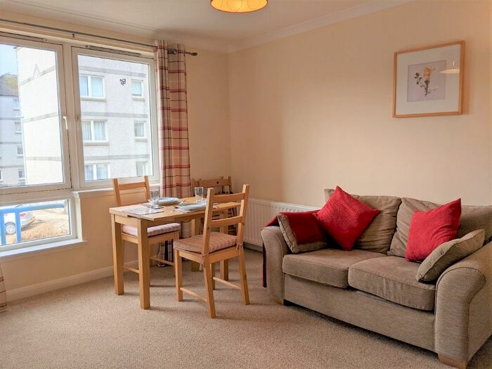 2 Bedroom Flat To Rent In Rosebank Gardens, Ferryhill, Aberdeen, AB11