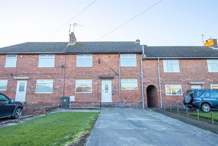 2 Bedroom Terraced House To Rent In Laburnum Street, Hollingwood, Chesterfield, S43