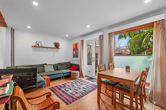 5 Bedroom Terraced House For Sale In Aitken Close, Hackney, London, E8