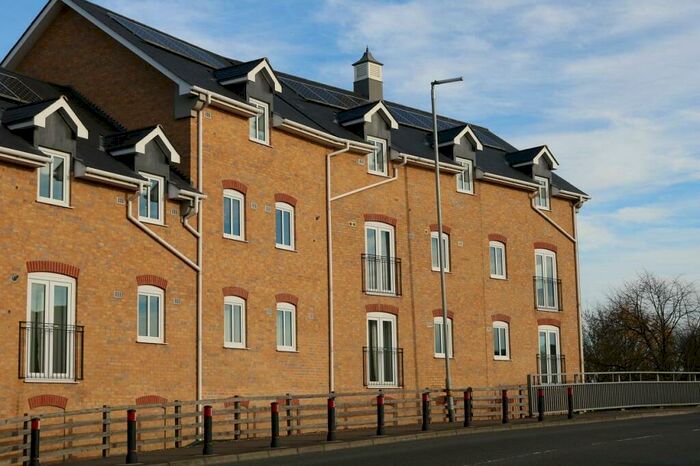 2 Bedroom Flat To Rent In Flat, Riverside Court, Biggleswade, SG18