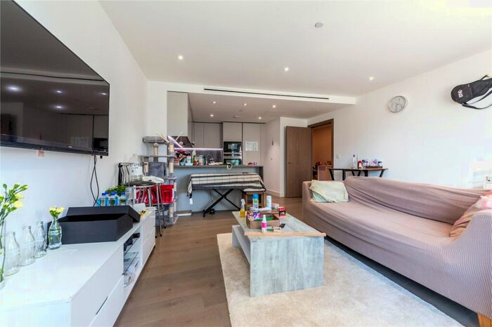 2 Bedroom Apartment To Rent In Vaughan Way, London, E1W