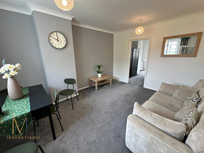 2 Bedroom Maisonette To Rent In Windsor Drive, Dartford, Kent, DA1