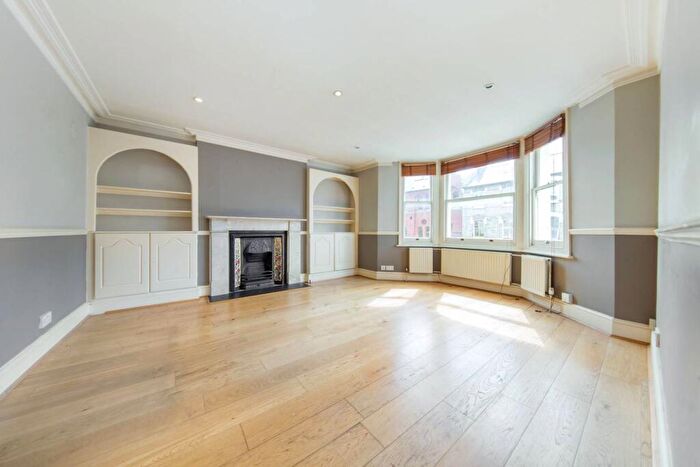 2 Bedroom Flat To Rent In Northcote Road, Battersea, London, SW11