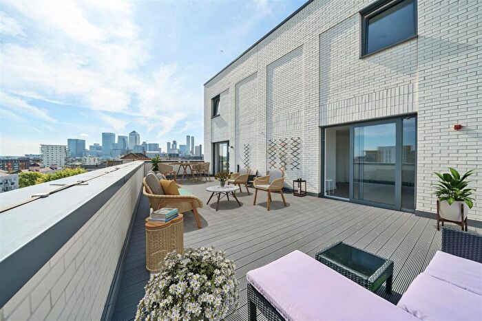 2 Bedroom Flat To Rent In St. Pauls Way, Limehouse, E3