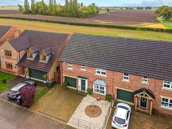 4 Bedroom Semi-Detached House For Sale In Orchard End, Hemingbrough, North Yorkshire, YO8