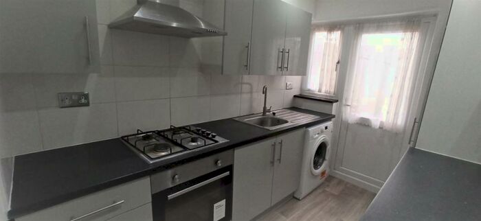 3 Bedroom Semi-Detached House To Rent In Stag Lane, Kingsbury, NW9