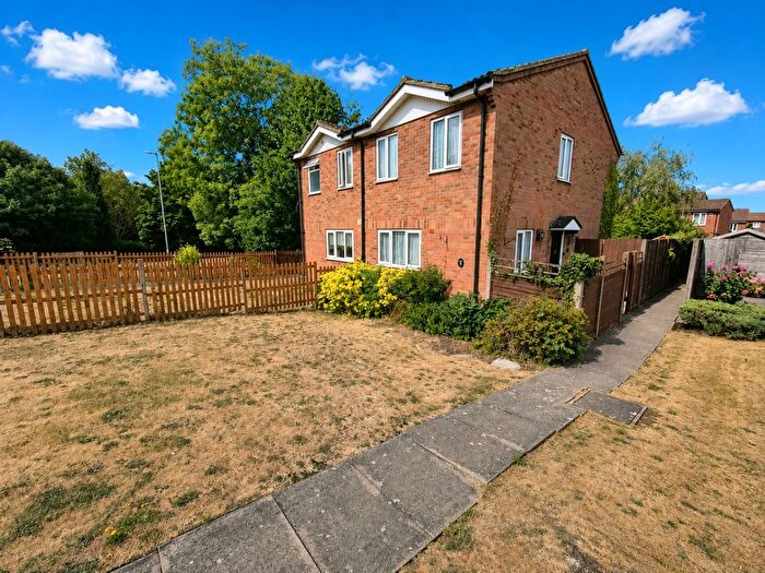 2 Bedroom Semi Detached House For Sale In Colwell Rise, Luton, Bedfordshire, LU2