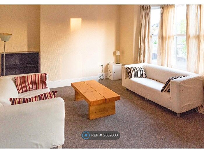 2 Bedroom Flat To Rent In St Swithuns Road, London, SE13