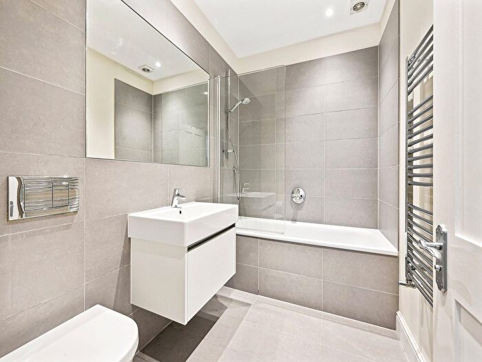 3 Bedroom Flat To Rent In Hamlet Gardens, King Street, W6
