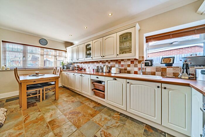 4 Bedroom Detached House For Sale In Ashley Road, Farnborough, GU14