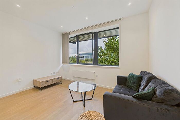 1 Bedroom Flat To Rent In Riverbank Way, London, TW8