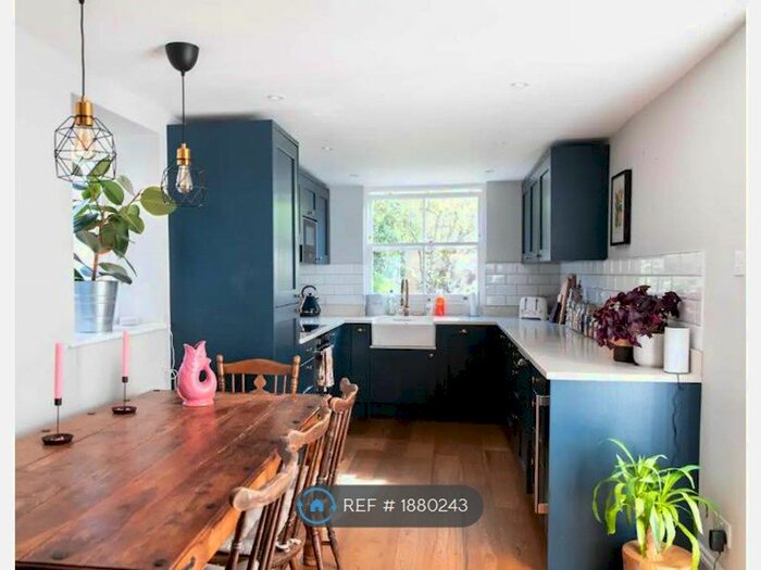 1 Bedroom Flat To Rent In Queens Drive, London, N4