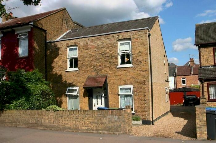 1 Bedroom Flat To Rent In Chase Side, Enfield, EN2