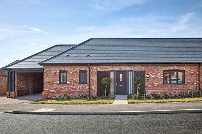 3 Bedroom Semi-Detached House For Sale In London Road, Gillingham, ME8