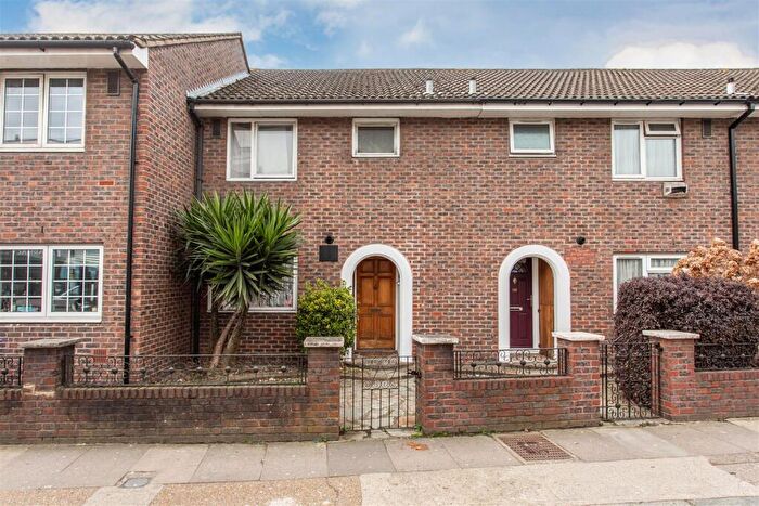 3 Bedroom Terraced House For Sale In White Horse Lane, Stepney Green, E1