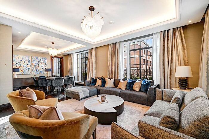 3 Bedroom Flat To Rent In Chesterfield Hill, Mayfair, W1J