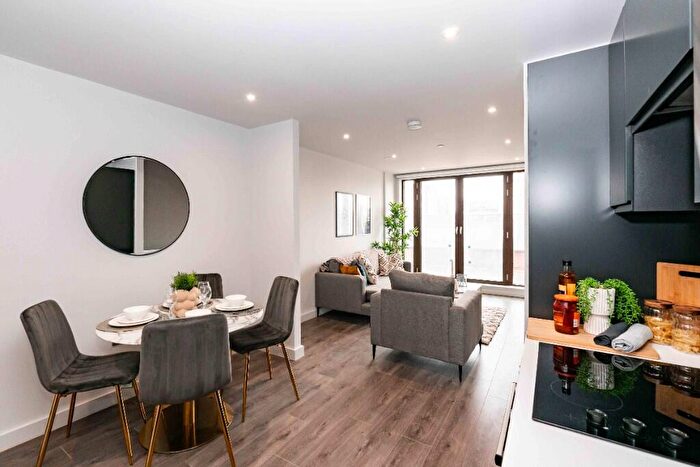 2 Bedroom Apartment To Rent In Parliament Square, Liverpool, Merseyside, L1