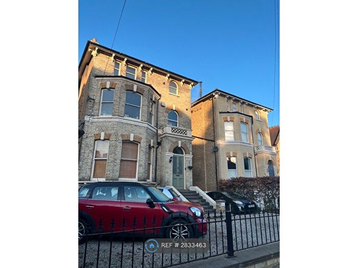 1 Bedroom Flat To Rent In Queens Road, Kingston Upon Thames, KT2