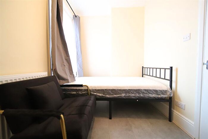 1 Bedroom Flat To Rent In Nags Head Road, Enfield, EN3