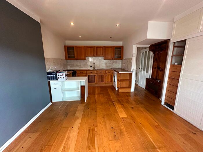 1 Bedroom Flat To Rent In Elgin Road, Ilford, IG3