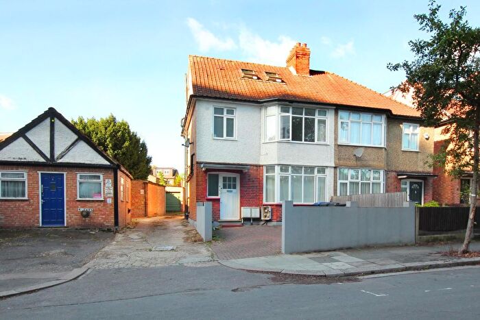 3 Bedroom Flat For Sale In Lexden Road, W3