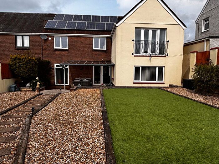 5 Bedroom Semi-Detached House For Sale In Derwendeg, Porthyrhyd, Carmarthen, SA32