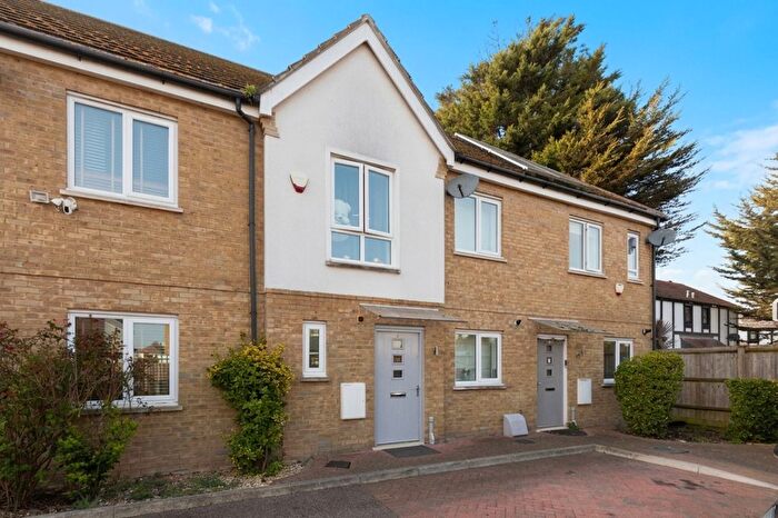 3 Bedroom Terraced House For Sale In Kibble Close, Romford, RM6