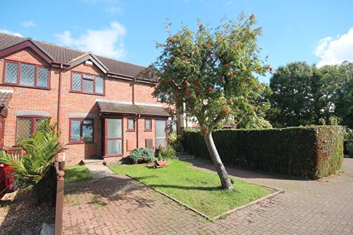 2 Bedroom Property To Rent In Teazlewood Park, Leatherhead, KT22