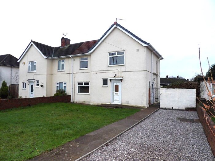 3 Bedroom Semi-Detached House To Rent In Allenby Crescent, New Rossington, Doncaster, DN11