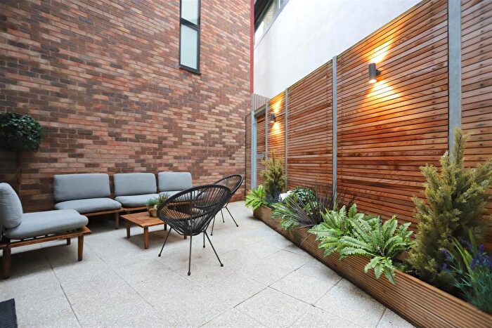 2 Bedroom House To Rent In Lockgate Mews, New Islington, M4