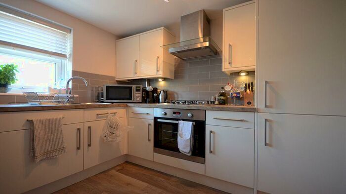 1 Bedroom Apartment To Rent In School Road, RG31