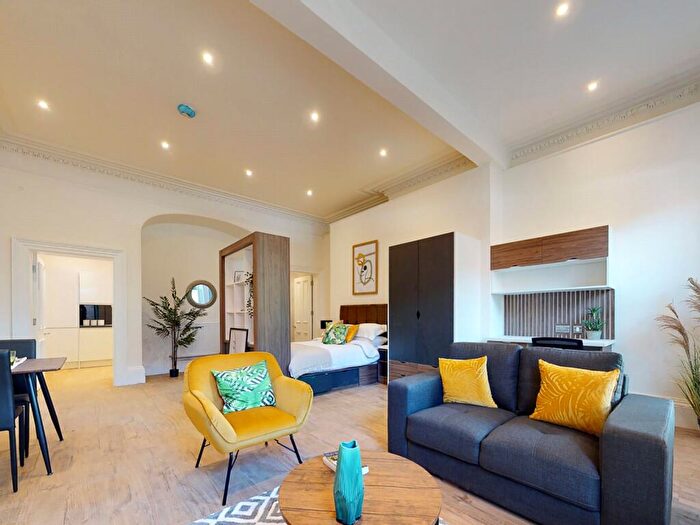 Apartment To Rent In Flat, Hyde Terrace #, LS2