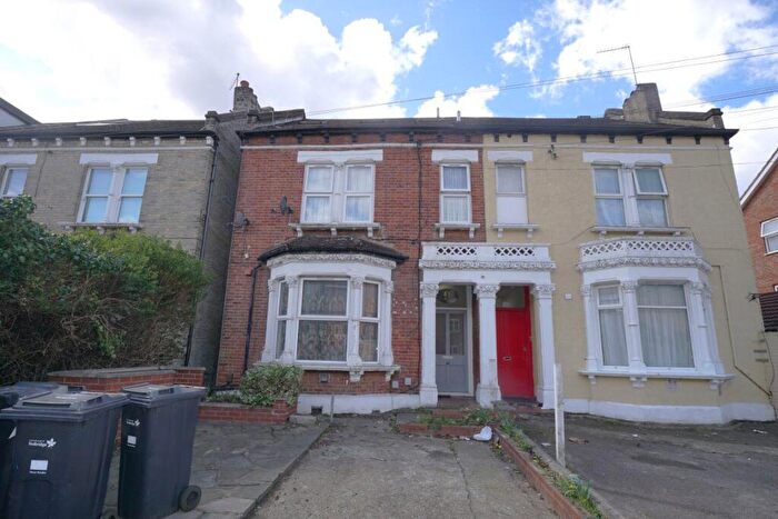 1 Bedroom Flat To Rent In Granville Road, Ilford, Essex, IG1