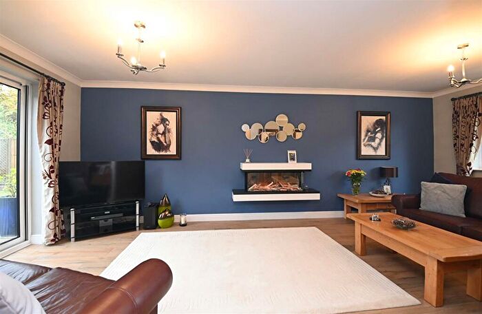 4 Bedroom Detached House For Sale In Sunningdale, Alrewas Road, Kings Bromley, DE13