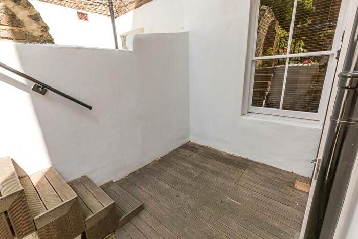 2 Bedroom Apartment To Rent In Edith Grove, London, SW10