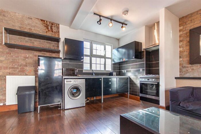 2 Bedroom Apartment To Rent In Prince Of Wales Passage, London, NW1