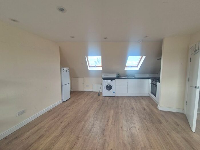 1 Bedroom Flat To Rent In Broad Street, Dagenham, RM10