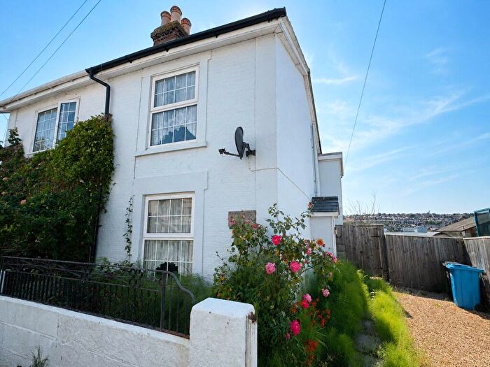 2 Bedroom Semi-Detached House To Rent In Clarence Road, PO32